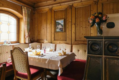 Restoran, Gartenhotel Linde 4 Sterne Superior in Ried Im Oberinntal