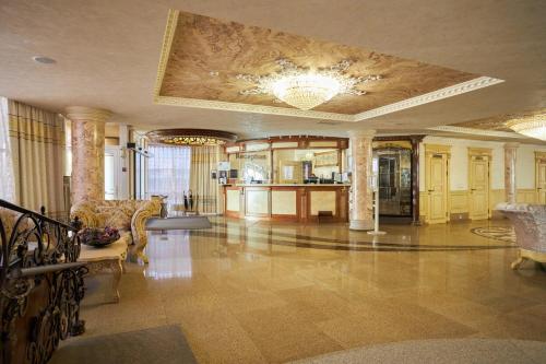Amici Grand Hotel - image 8