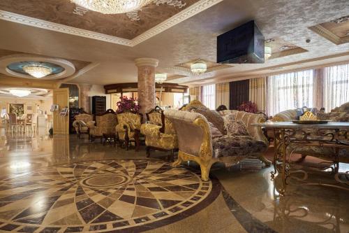 Amici Grand Hotel - image 9