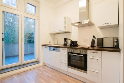 Tolstov Apartments - 1 or 3 Room Apartments - 20 Min Messe DUS and Old Town DUS, Düsseldorf (photo 5)