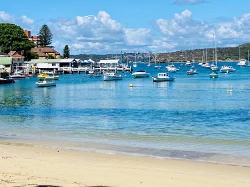 Family Getaway to Manly Beach plus free onsite parking, stroll to beach, cafes