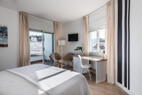 Double Room with Partial Sea View