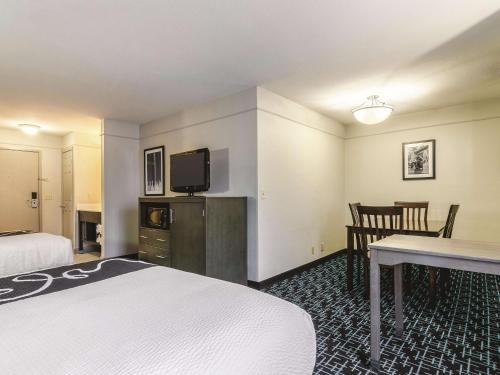 La Quinta by Wyndham Kansas City Airport, Канзас-Сити (фото 9)