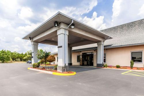 Econo Lodge Inn & Suites in Middletown, USA