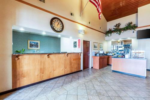 Econo Lodge Inn & Suites Middletown