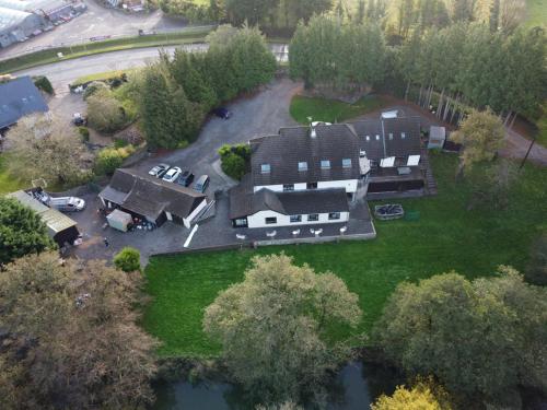 Ewenny Farm Guest House in บริดเด็น