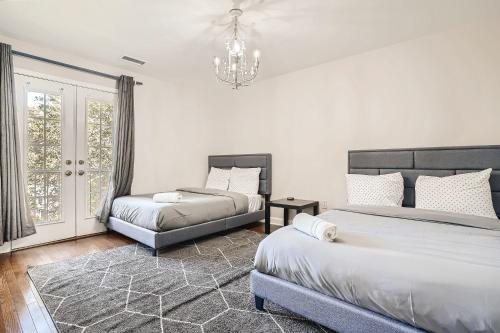 Edgewater Estate - 5 Bdrm Sleeps 10 - Near It All