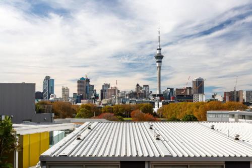 Penthouse 2 Bedroom City Views