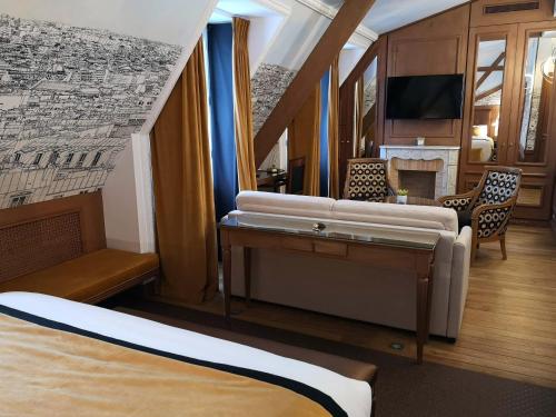 Guestroom, Hotel Gavarni Paris near Royal Embassy of Thailand