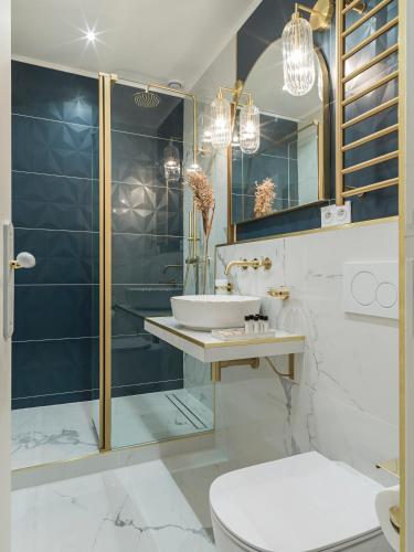 The Pompadour Suite - image 8