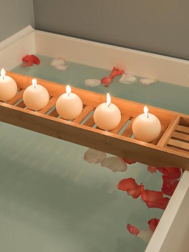 The Pompadour Suite - image 11