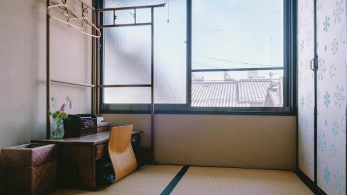 Single Room with Shared Shower and Toilet image 10