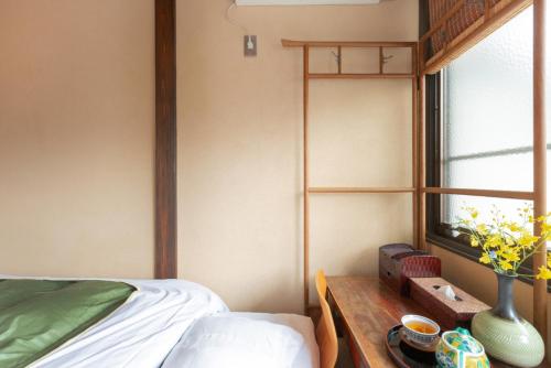 Single Room with Shared Shower and Toilet image 3