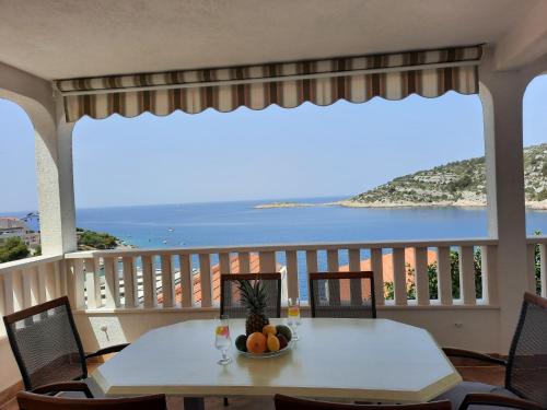 2 bedrooms, 4 beds