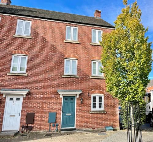 5 Bed House in Gloucester
