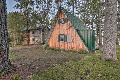 Cozy Toledo Bend A-Frame with Waterfront Views!