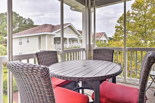 Bright and Airy Resort Condo Golf, Shop and Swim in North Myrtle Beach, USA