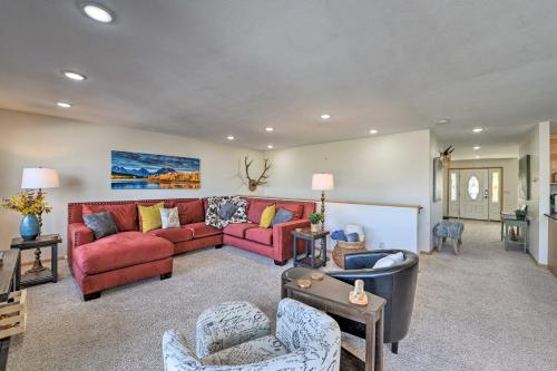 . Outdoor Enthusiasts Retreat with Hot Tub, Deck