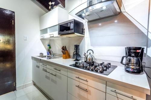 Apartment with Charming Patio BBQ Near Beach FREE Utils photo 4
