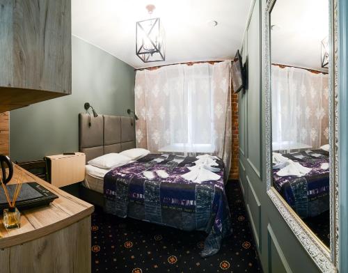 НУАР near Auróra cirkáló