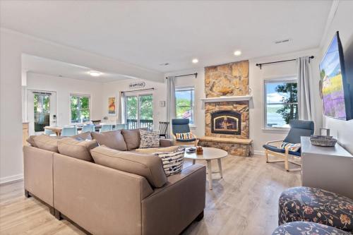 Group Getaway w/ Dock! Lakefront Escape in Stover - Cole Camp, MO