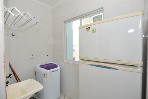 Apartamento de 2 dormitorios com Piscina - para ate 08 pessoas localizado a 50 mts do Mar em Bombas 
