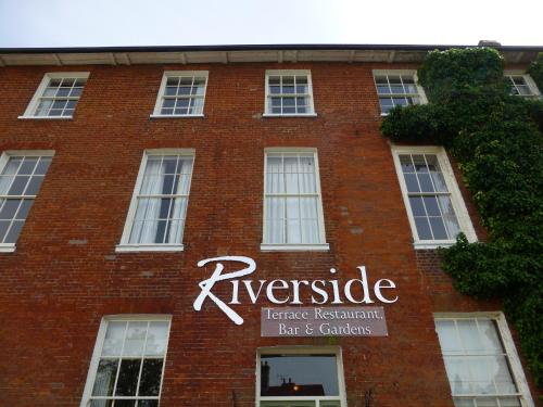 The Riverside House Hotel - image 14