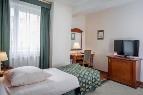 Standard Single Room image 6