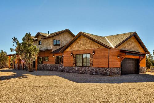 East Zion Mesa Retreat- Luxury, Hot Tub, Resort Amenities