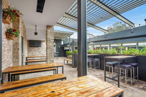 格蘭德飯店及公寓 (Grand Hotel and Studios) in 中央海岸