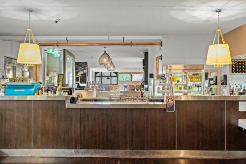 酒吧/Lounge Bar, 格蘭德飯店及公寓 (Grand Hotel and Studios) in 中央海岸