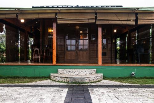 Woodhive Villa