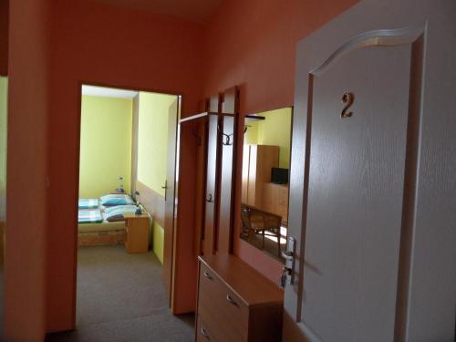 2 twin beds, 1 sofa bed