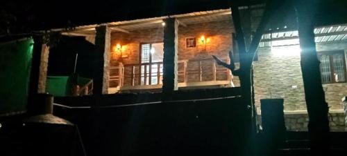 Tree Tops - Home Stay