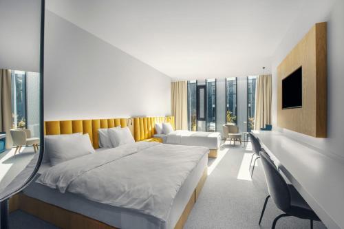 3 twin beds