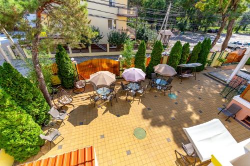 Iva Guest House - image 12