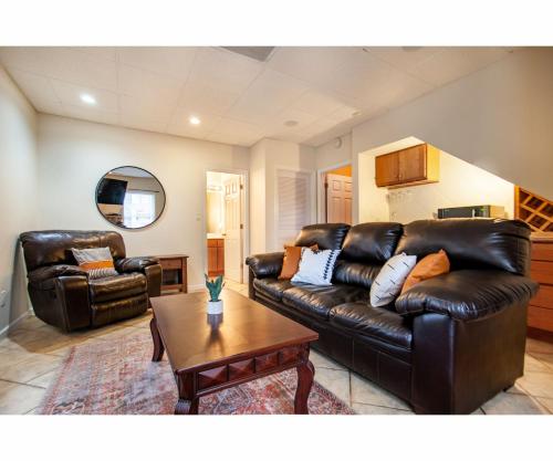Valley Heights Cabin - HotTub, ShuffleBoard, Grill