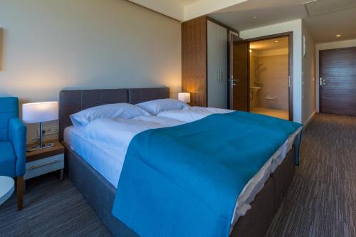 2 twin beds