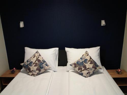 Double or Twin Room image 5