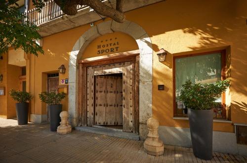 Hotel-Hostal Sport, Falset bei Vilanova de Escornalbou