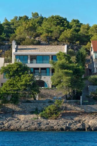 Villa - Beach Front