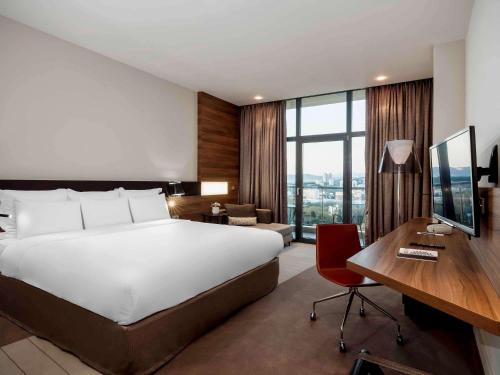 Executive Double Room with City View