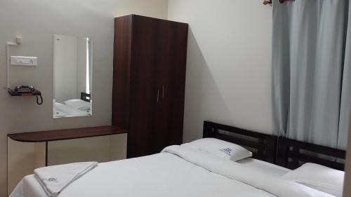 Superior Double Room image 3