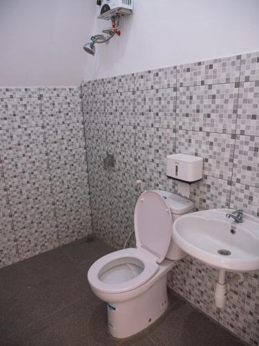 Bathroom, Tumpaksewu Homestay in Sumbermujur