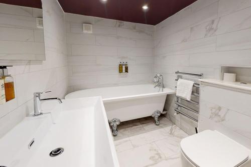 The Nook at Nydsley Hall - Featuring Patio & Hot tub