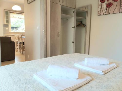 New, bright, cozy, autonomous apartment with private entrance and garden, 42 m2, 5min to the beach and city center