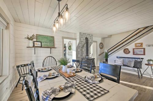 Peaceful Luna Farmhouse with Wraparound Porch! in Eagar 