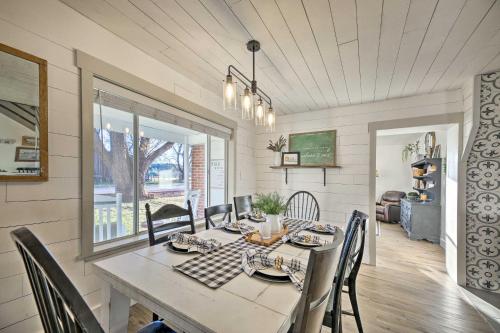 Peaceful Luna Farmhouse with Wraparound Porch! in Eagar 