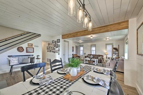 Peaceful Luna Farmhouse with Wraparound Porch! in Eagar 