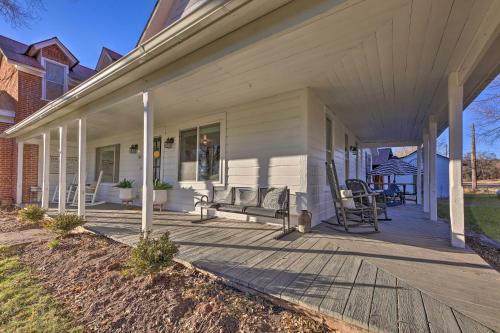 Peaceful Luna Farmhouse with Wraparound Porch! in Eagar 